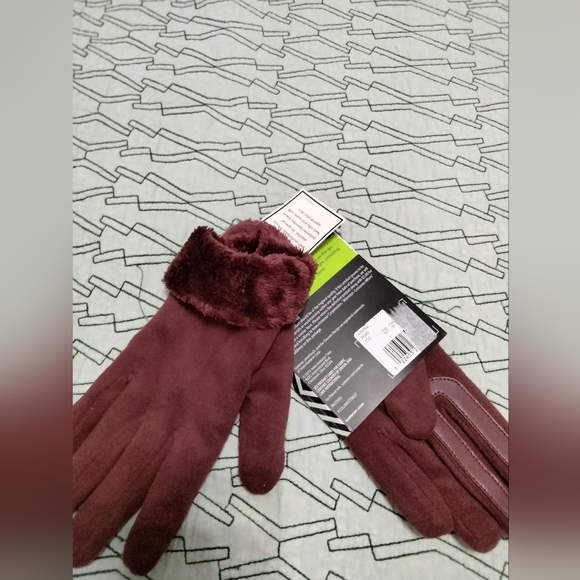 Isotoner Gloves - Picture 7 of 10